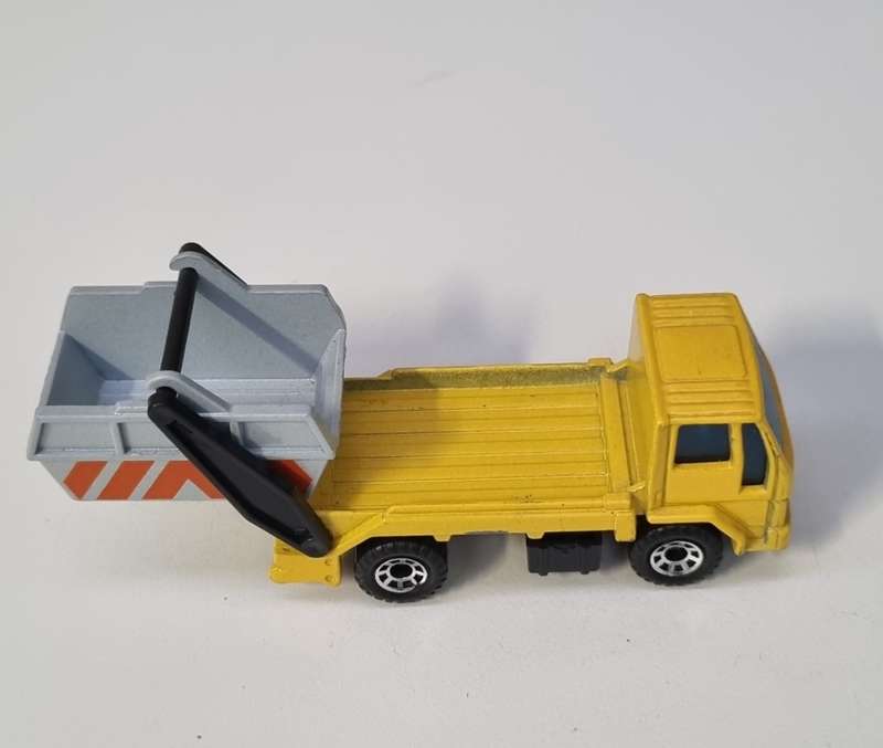 Matchbox Ford Cargo Skip Truck