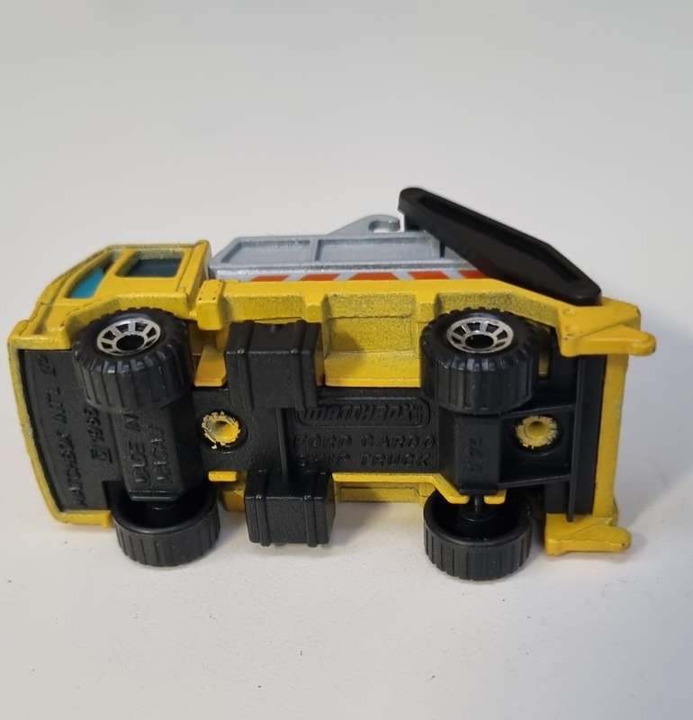 Matchbox Ford Cargo Skip Truck