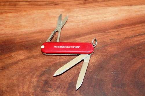 Victorinox - 58mm - Swiss Army Knife - (Classic) - isselbaecher