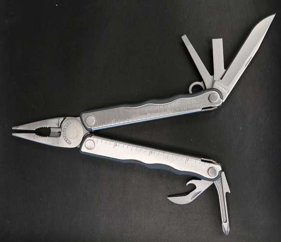 Leatherman Kick
