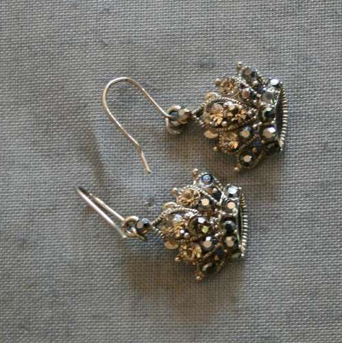 Dangling crown earrings