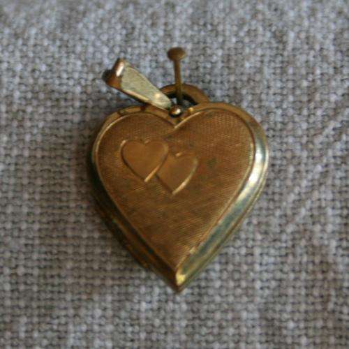 Vintage gold heart pendant