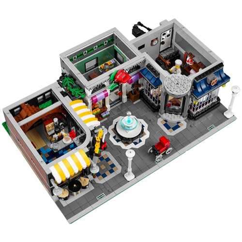 Used Lego Creator Expert Assembly Square Set - Like new, Complete no box