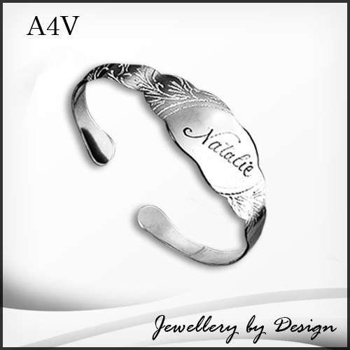 SCALLOPED VICTORIAN CUFF BRACELET + FREE ENGRAVING (A4V)