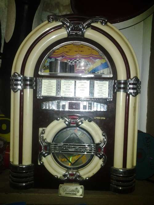 min desktop jukebox radio and cd player