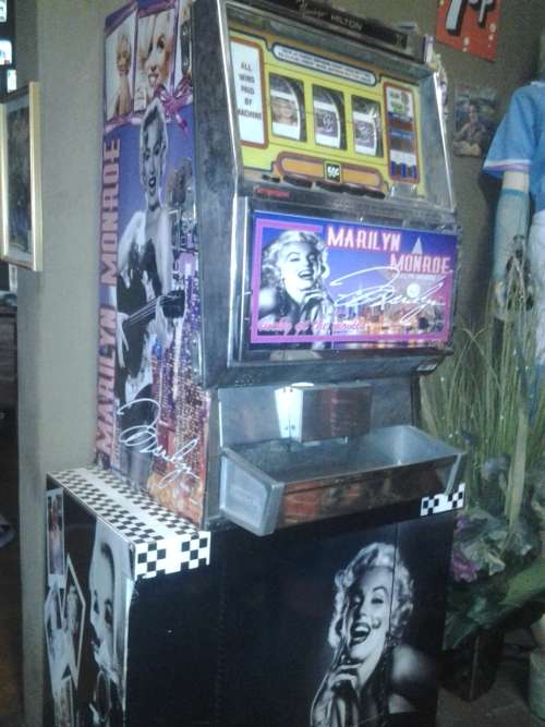 gambling machine "one arm bandit"