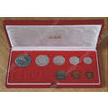 1976 "key date" long proof set with silver R1 coin in mint condition. No gold