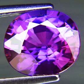 AN EXQUISITE 5.00 CT BEAUTY