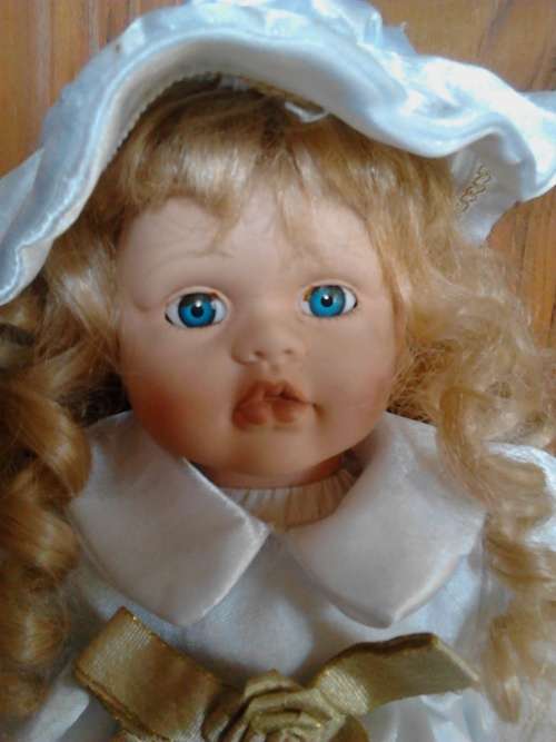 STUNNING PORCELAIN DOLL