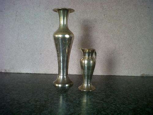 A SET OF 2 x VINTAGE BRASS VASES UP FOR BIDDING