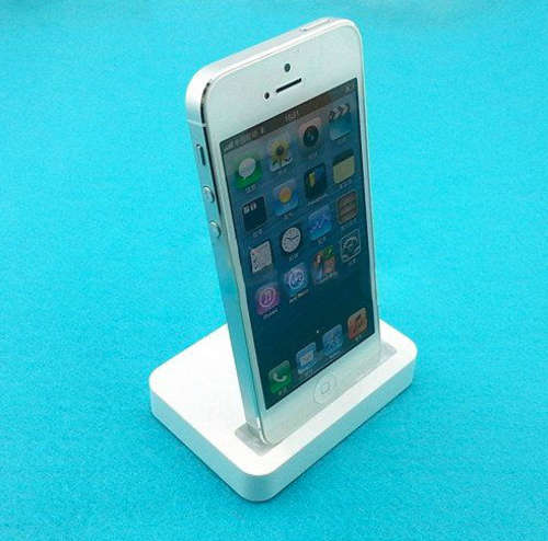 iPHONE 5 DOCKING STATION-JUST ARRIVED!!!-Black or White colour