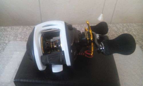 Sougayilang Black and White Baitcasting Fishing Reel with 9+1 Ball Bearings 7:1 Gear Ratio