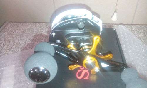 Sougayilang Black and White Baitcasting Fishing Reel with 9+1 Ball Bearings 7:1 Gear Ratio