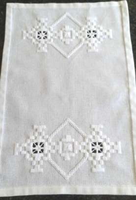Attractive embroidered Zimbabwean linen tray cloth / table mat