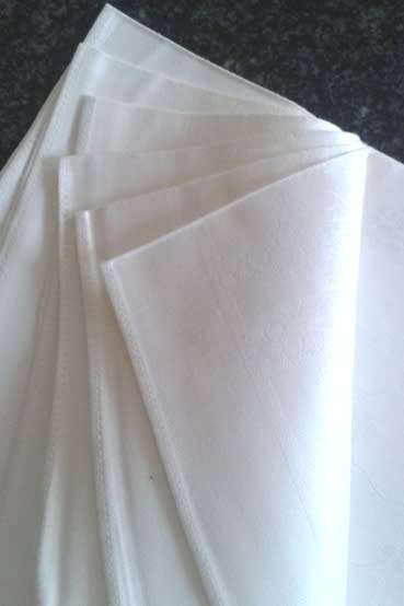 Six large white vintage Irish linen and cotton Damask dinner napkins / serviettes