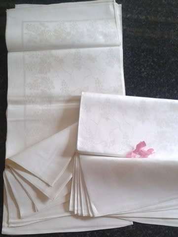Six large white vintage Irish linen and cotton Damask dinner napkins / serviettes