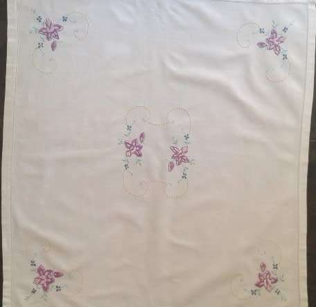 Lovely small vintage linen embroidered tablecloth / centrepiece