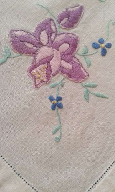 Lovely small vintage linen embroidered tablecloth / centrepiece