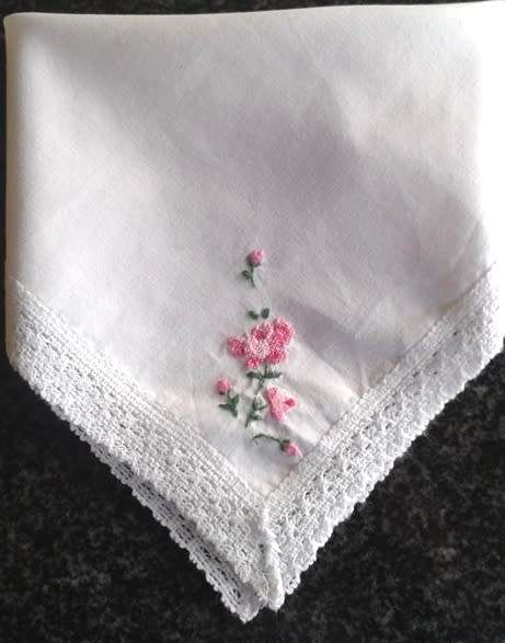 Pretty vintage cotton hanky roses and lace