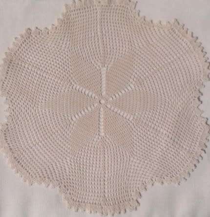 Pale pink vintage cotton doilie 29cm