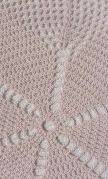 Pale pink vintage cotton doilie 29cm