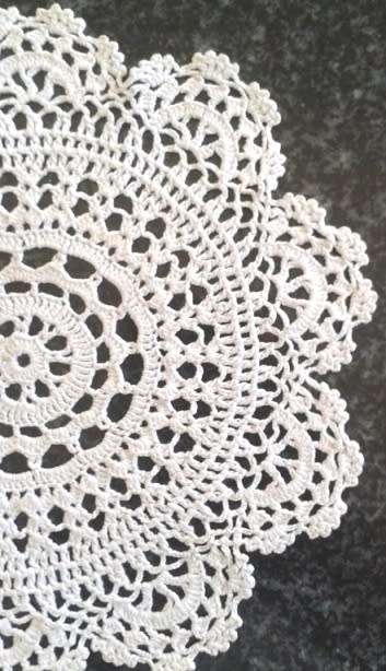 Small vintage cotton crochet doilie 17.5cm pretty edge