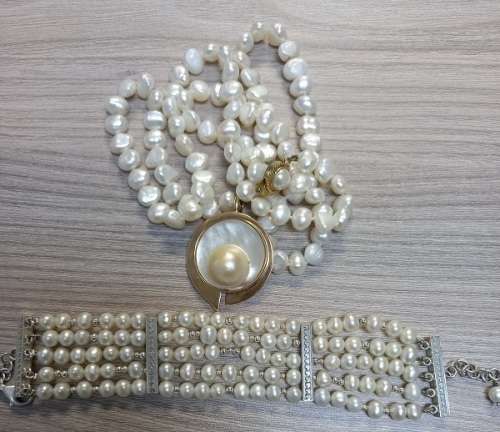 SET OF PEARL BRACELET & NECKLACE WITH 9CT GOLD AND REAL SILVER