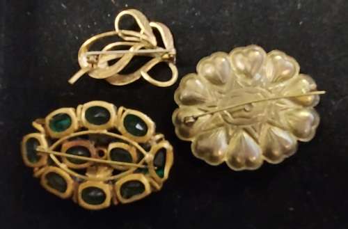 3 X VINTAGE BROOCHES