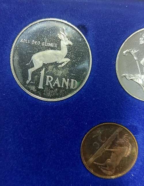 1 X 1988 PROOF COIN SET WITH SILVER R1