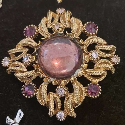 2 X PURPLE/PINK BROOCHES
