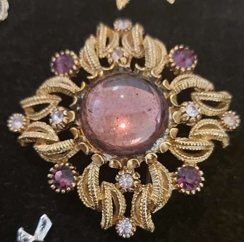 2 X PURPLE/PINK BROOCHES