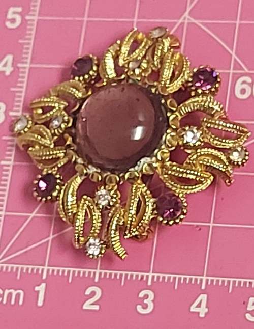 2 X PURPLE/PINK BROOCHES