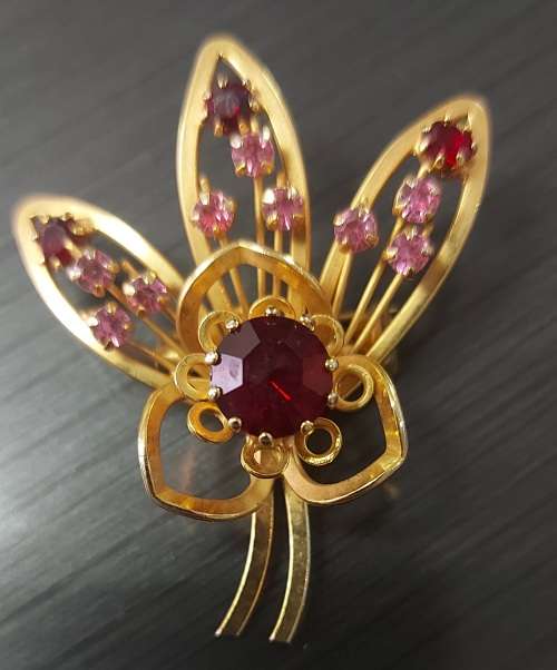 2 X PURPLE/PINK BROOCHES
