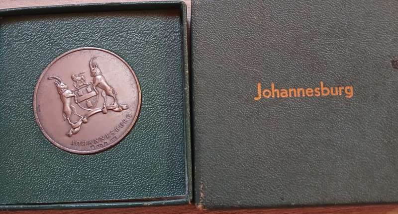 1966 STERLING SILVER JOHANNESBURG MEDALLION: TRIBUTE TO OUR PIONEERS