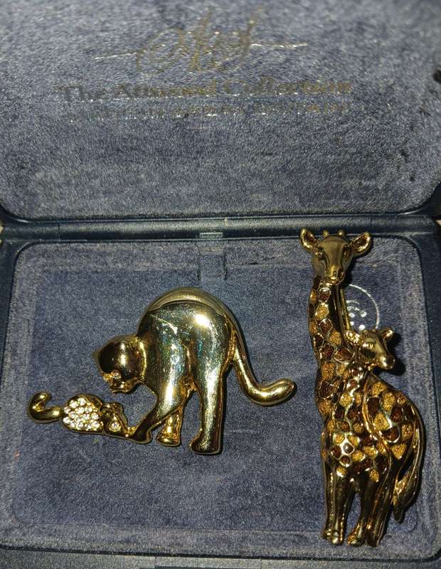 2 X ANIMAL BROOCHES