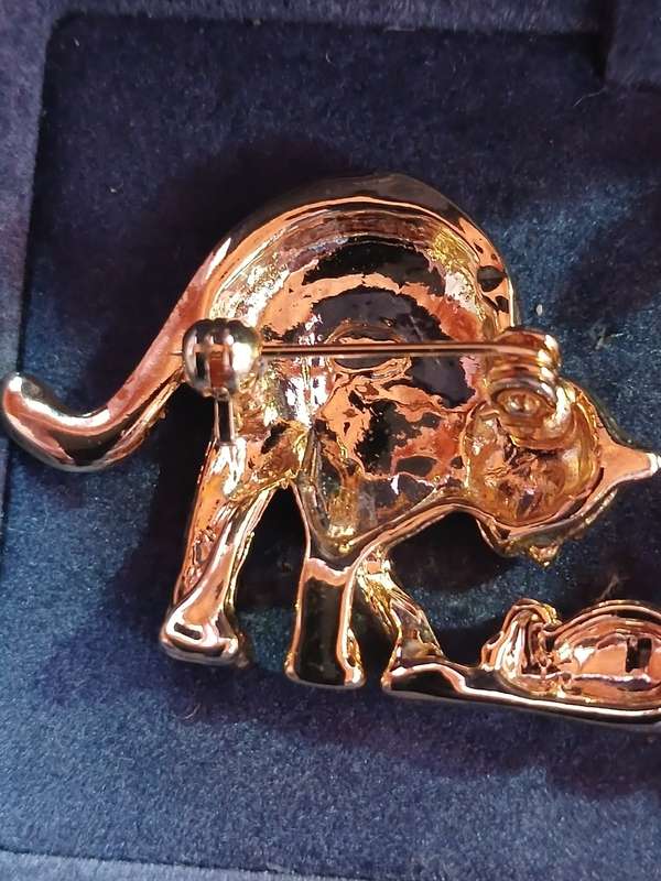 2 X ANIMAL BROOCHES