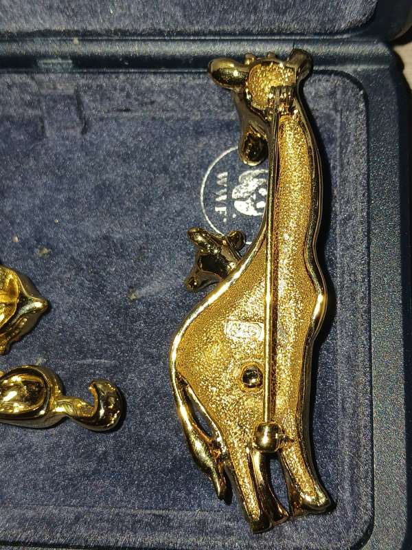 2 X ANIMAL BROOCHES