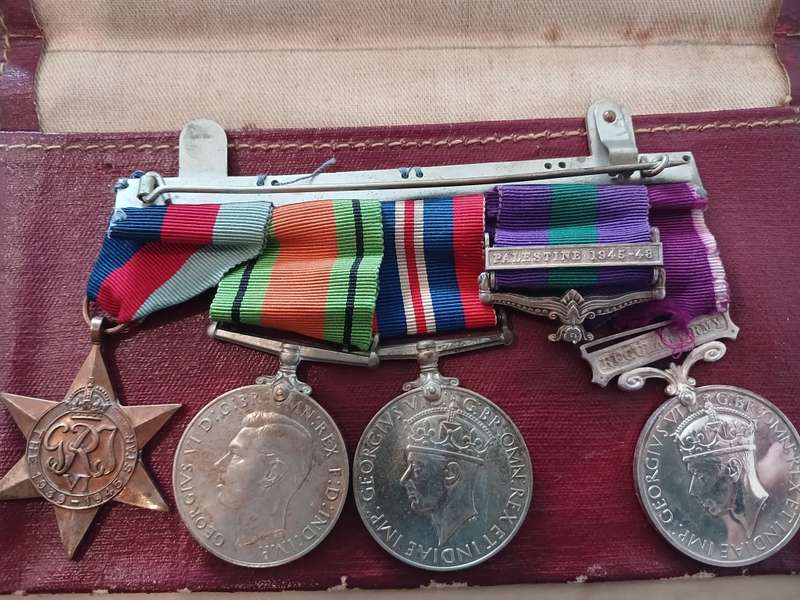 4 X WW2 MEDALS : T/5665806 WO.O CL.1 L.A.DAGGER
