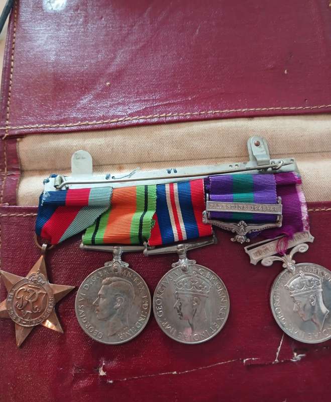 4 X WW2 MEDALS : T/5665806 WO.O CL.1 L.A.DAGGER