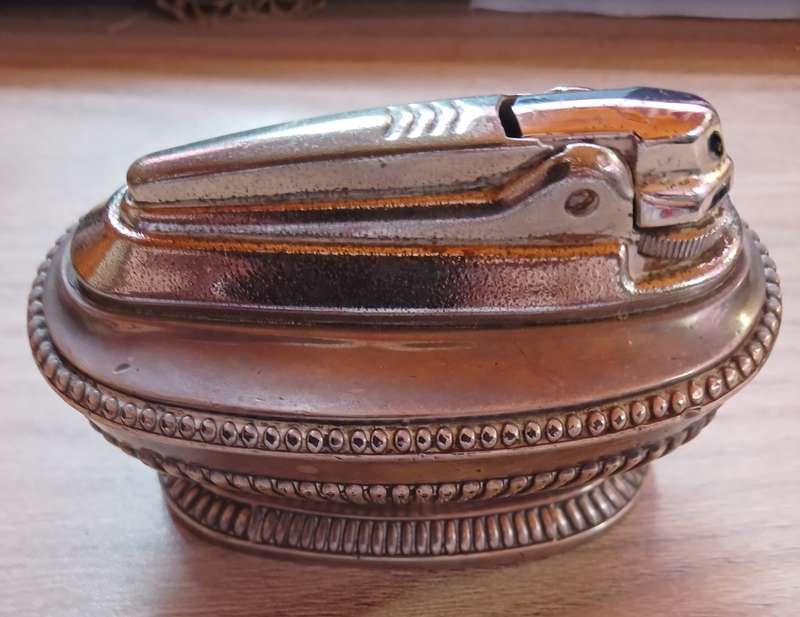 VINTAGE  LIGHTER: MADE IN ENGLAND PATENTED RD DES  RONSON REGISTERED TRADEMARK