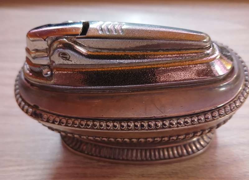 VINTAGE  LIGHTER: MADE IN ENGLAND PATENTED RD DES  RONSON REGISTERED TRADEMARK