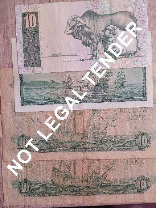 SET OF 4 DIFFERENT R10 NOTES. 1 X MH De Kock , 1 X CL STALS AND 2 X TW DE JONGH