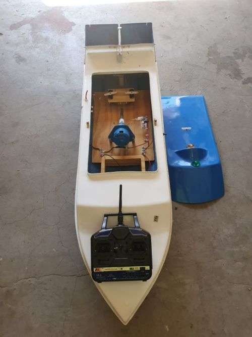 DM Craft R/C Bait Boat