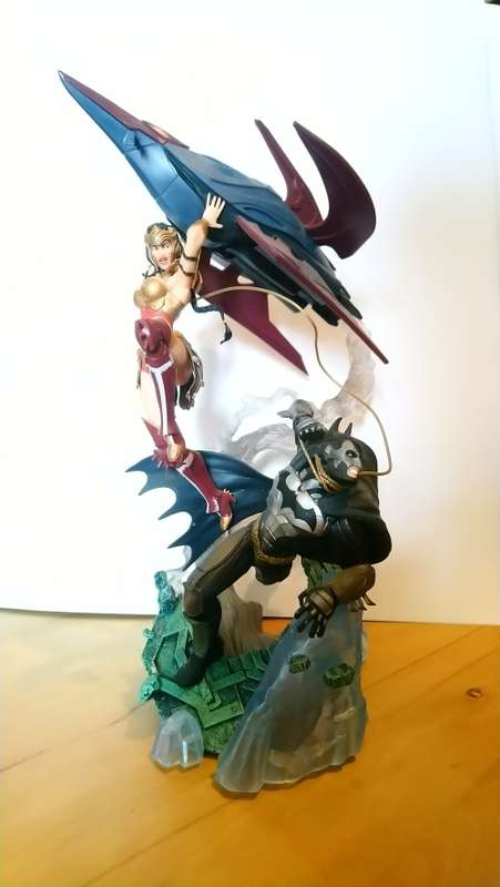 Batman VS. Wonder Woman DC comics Statue figure limited edition