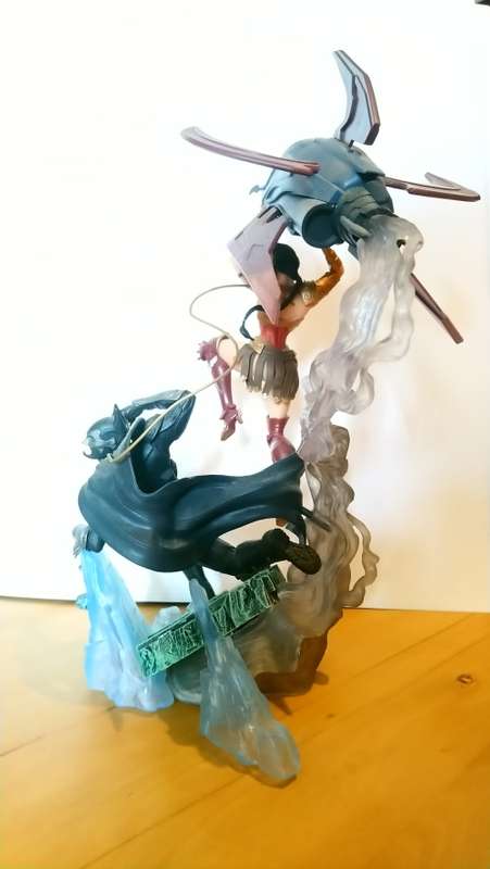 Batman VS. Wonder Woman DC comics Statue figure limited edition