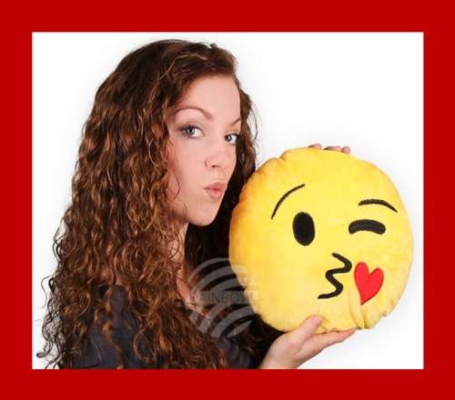 Emoji Cushions / Smiley Pillow Emoticon Kiss35cm x 35cm