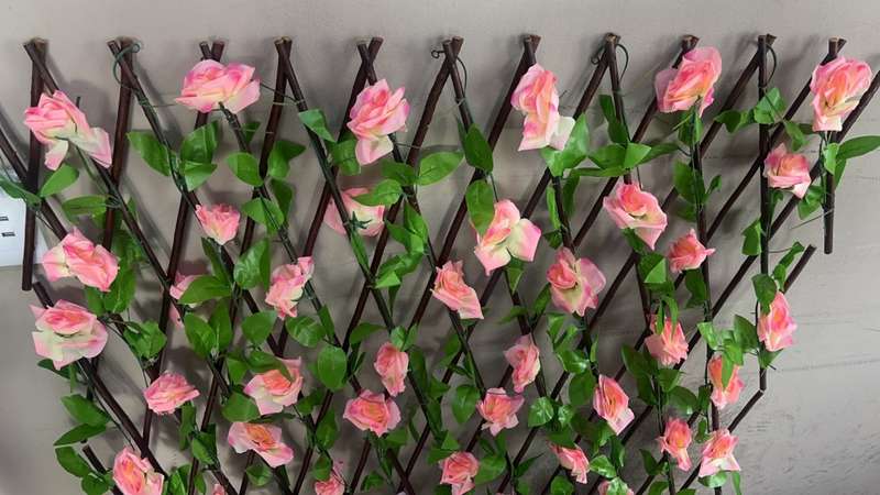 110cm Wooden Hedge with Artificial Flower Fence Screen Expanding Trellis