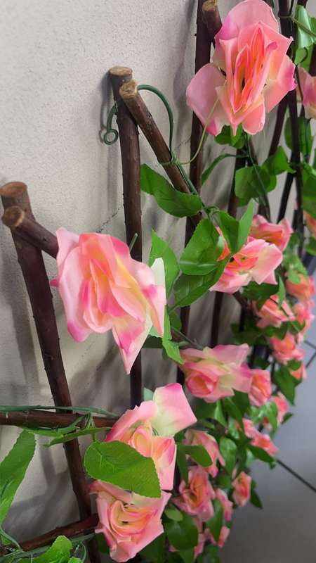 110cm Wooden Hedge with Artificial Flower Fence Screen Expanding Trellis