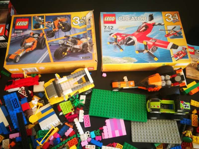 MASSIVE collection of thousands of pieces of GENUINE LEGO blocks
