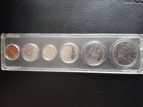 1976 Canada Uncirculated Coin set in Holder